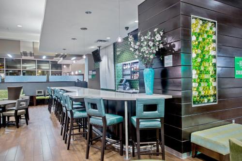 Holiday Inn Saskatoon Downtown By IHG - 바/라운지