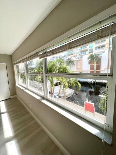 Two-Bedroom Apartment with Water View image 3