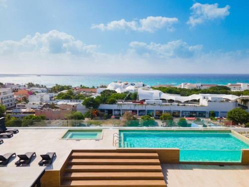 Luxury Penthouse, Pool, Gym, 5mins to Beach in Playa del Carmen, Mexico