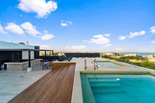 Luxury Penthouse, Pool, Gym, 5mins to Beach in Playa del Carmen, Mexico