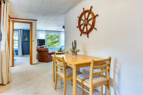 Lakefront Home w/ Patio in Havana! in Havana