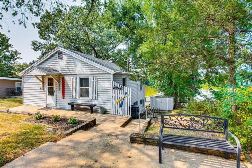 Lakefront Home w/ Patio in Havana! in Havana
