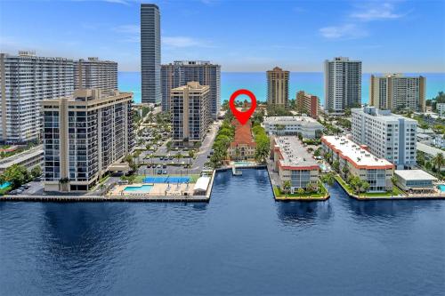Bayside Townhome - Private Beach Access, Pool and Hot Tub, Free Parking in Golden Isles, USA