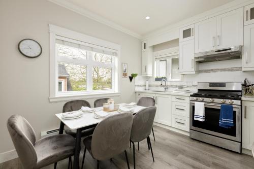Charming Retreat Near Downtown- Cozy Oasis on Nanaimo St in Vancouver, Canada