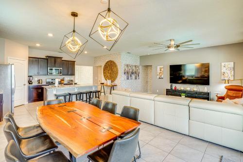 12 Mi to Disney Davenport Gem with In-Home Theater! in Davenport, USA