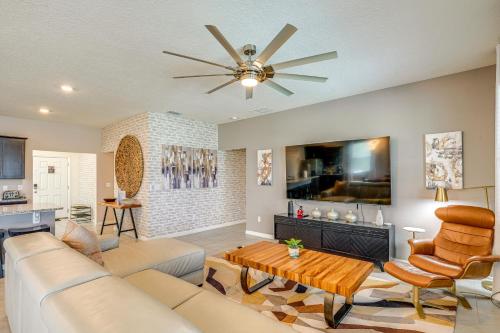 12 Mi to Disney Davenport Gem with In-Home Theater! in Davenport, USA