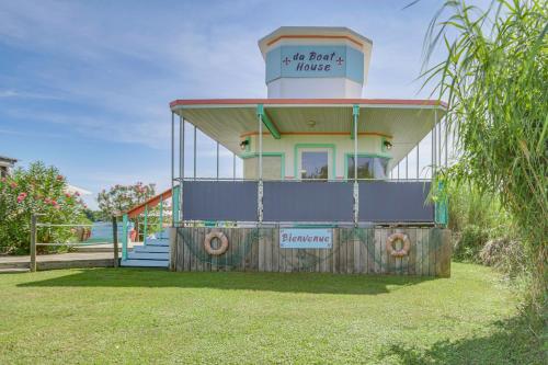 Da Boat House with World-Class Bayou Fishing! in Houma, USA
