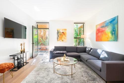 Hollywood 2 Bed Luxury LA Condo na in Los Angeles, USA