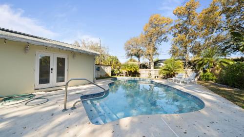 Dreamy 5-Bdrm, Pool, 2mi to Beach, 2 Master Suites in Indian Spring Estates, USA