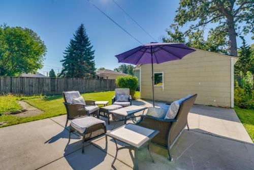 5 Mi to Downtown Royal Oak Bungalow! in Royal Oak, USA