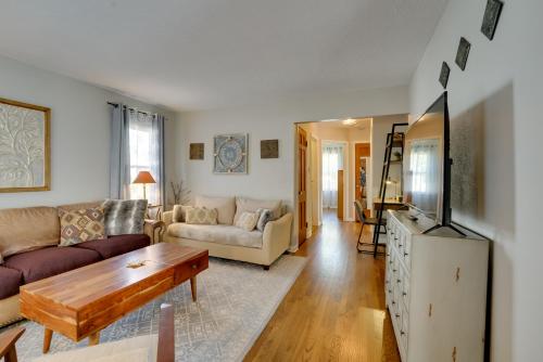 5 Mi to Downtown Royal Oak Bungalow! in Royal Oak, USA