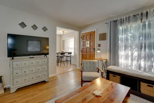 5 Mi to Downtown Royal Oak Bungalow! in Royal Oak, USA