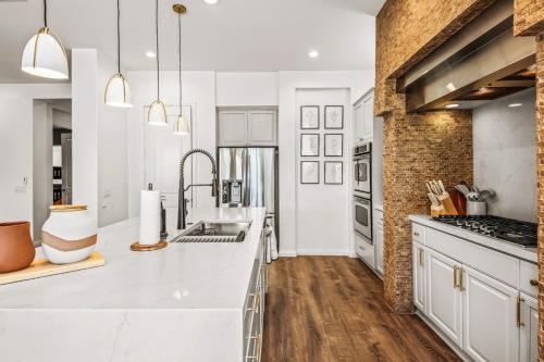 Breakfast Club 100K Game Room Breakfast Club 100K Game Room