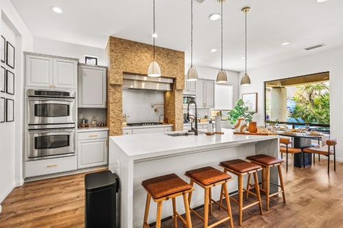 Breakfast Club 100K Game Room Breakfast Club 100K Game Room