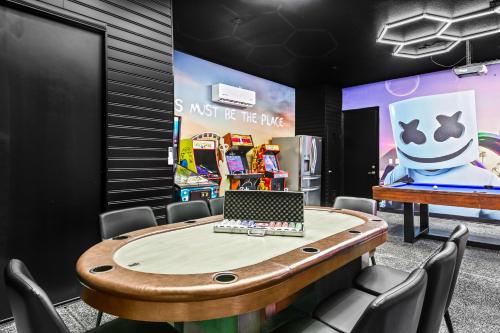 Breakfast Club 100K Game Room Breakfast Club 100K Game Room