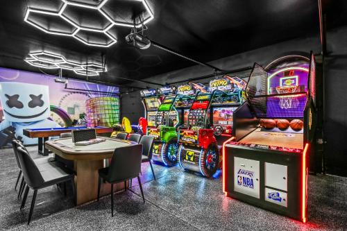 Breakfast Club 100K Game Room Breakfast Club 100K Game Room