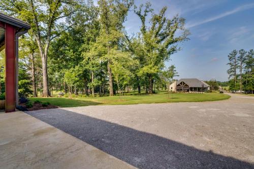 Charming Starkville Vacation Rental about 5 Mi to MSU! in Starkville (MS)