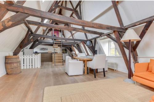 Hoogwaardig afgewerkt loft in oude stadscentrum