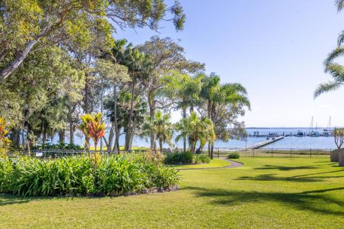 The Moorings 22, 4 Cromarty Rd - stunning townhouse with water views