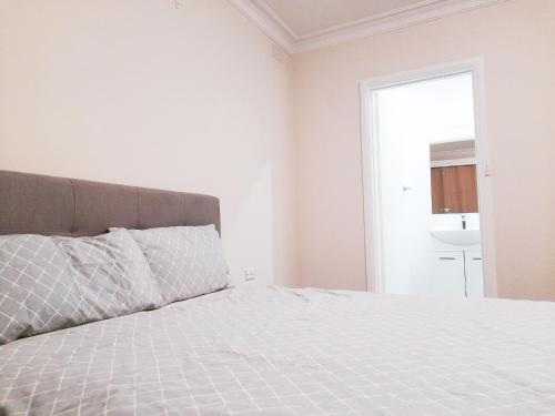 墨尔本Balwyn north独立卫浴全屋地毯舒适大房 in Balwyn North