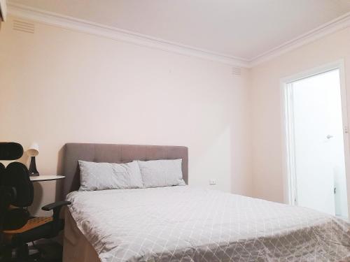 墨尔本Balwyn north独立卫浴全屋地毯舒适大房 in Balwyn North