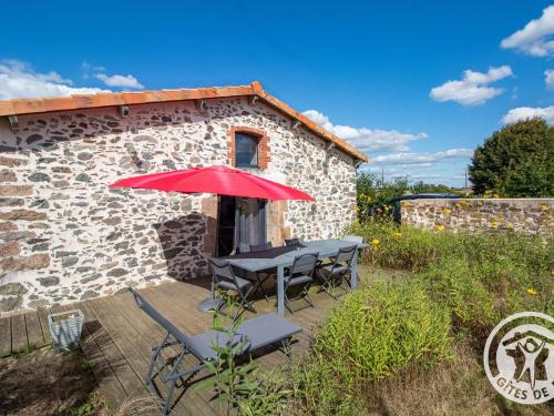 Gîte Sèvremoine, 3 pièces, 4 personnes - FR-1-622-43 (Gite Moderne et Confortable Proche Cholet, Nantes et Puy du Fou, avec Terrasse et Pres d'un Etang - ) in Saint-André-de-la-Marche