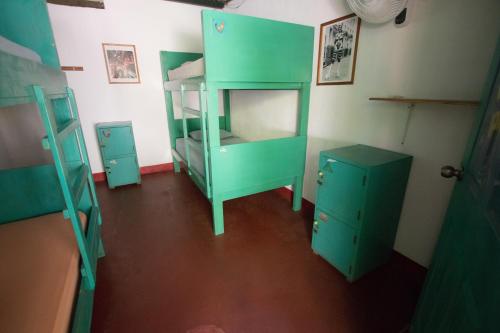 1 bunk bed