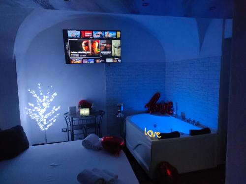 Deluxe Suite with Spa Bath image 1