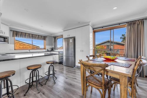 Harbour Lights - townside with a pool - Toothdale