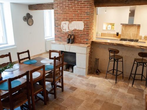 Gîte spacieux à Happonvilliers avec jardin privatif, accueil jusqu'à 14 personnes, animaux admis (Gite spacieux a Happonvilliers avec jardin privatif, accueil jusqu'a 14 personnes, animaux admis) in Happonvilliers