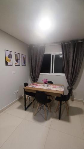 Apto novo, central e aconchegante em Foz