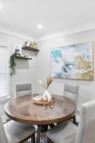 Charming Cozy 2-Bedroom Retreat in South Windsor Charming Cozy 2-Bedroom Retreat in South Windsor