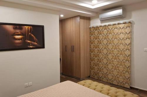 The Executive 1BHK Luxury Apt Self Check-in - image 3