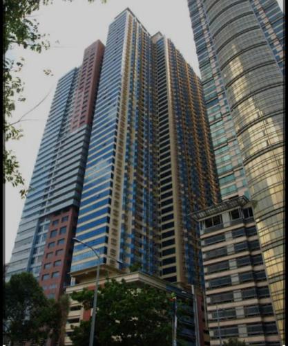 Condo In front of US Embassy Studio Unit with 2 Double Beds, Manila