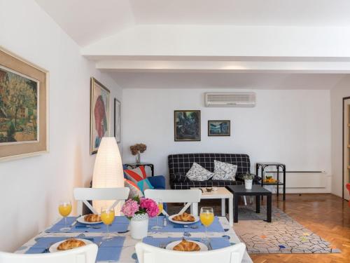 Apartment Dubo - One Bedroom Apartment with Balcony