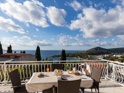 Apartments Villa Enzian - Standard Two Bedroom Apartment with Terrace and Sea View - Location saisonnière - Mlini