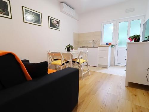 Apartments Nodilo - Comfort One Bedroom Apartment with Balcony and Sea View Apt 3 in มเล็ต