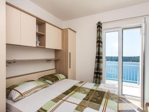 Apartments Villa Ari - Deluxe Three Bedroom Apartment with Balcony and Sea View Second Floor