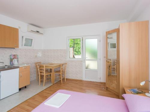 Apartments Bibijana- Superior Studio Apartment with Patio and Sea View APARTMAN 4 - Location saisonnière - Mlini