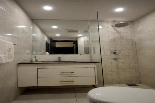 3-Bedroom Luxury Apartment - The Opus Luxury Residences by Book N Rent - image 13