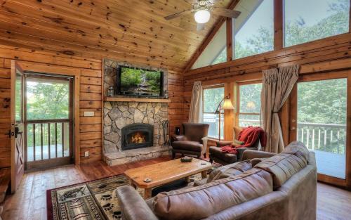 . Trails End - Have Jeep adventures unwind on the deck and watch TV