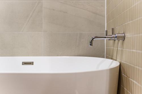 Hound Hotel Busan Hadan Branch near Paldogeonchukjajaejonghap Mart