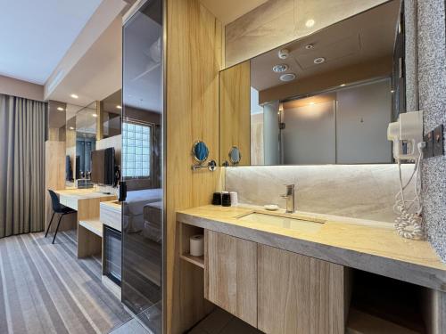 room detail thumbnail 2