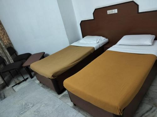 2 twin beds