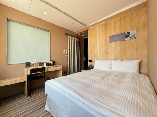 Executive Double Room image 6