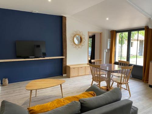Aufenthaltsraum/TV-Zimmer, Maison - Brissac Quincé Centre (Maison - Brissac Quince Centre) in Brissac-Quincé