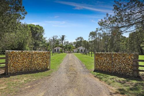 Las Palmas Hunter Valley Estate, 11m Pool, Kangaroos, Fire Pit, Playground