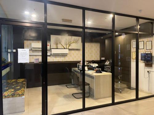 Switz Paradise Hotel - 5 minute walk to Centre Point and 10 minute walk to waterfront- Switz Paradise Hotel - 5 minute walk to Centre Point and 10 minute walk to waterfront-