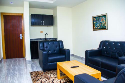 2 bedrooms, 5 beds