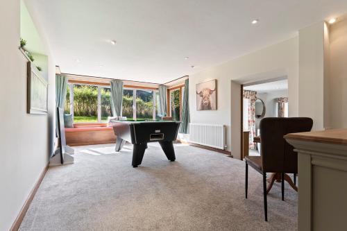 Szórakozási lehetőségek, Stunning Countryside Home in Surrey by 53 Degrees Property, Ideal for Family Getaways, Private Tenni in Bramley (Surrey)